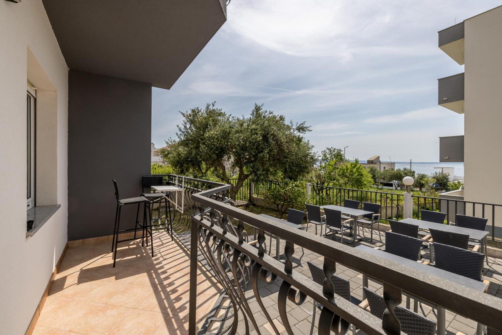Mediterano Apartments Podstrana Luaran gambar